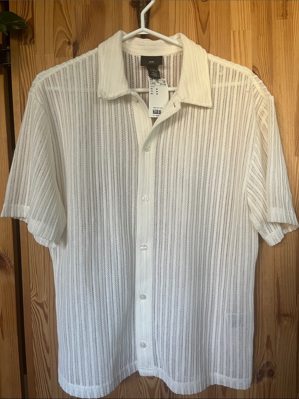 H&M Men's Cream Knit Short-Sleeve Button-Up Shirt (size M)